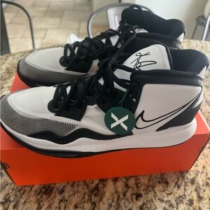 Kyrie men’s sneakers